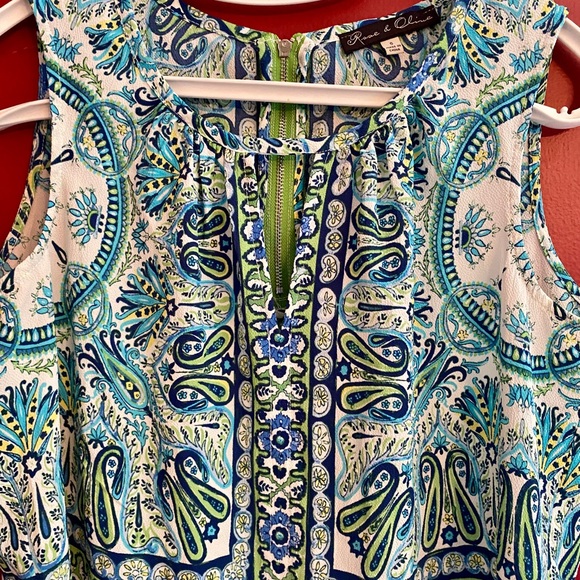 NWOT, Sleeveless peekaboo front top, zipper back size Small/Medium - Picture 2 of 5